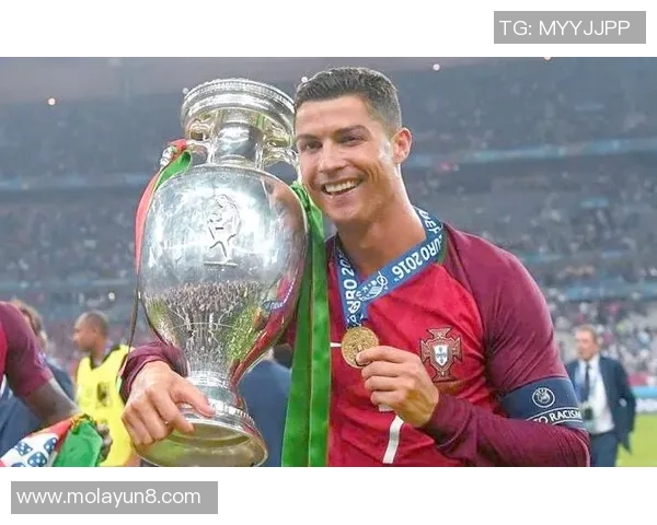 足球明星沙拉克拉克的传奇人生与辉煌成就揭秘