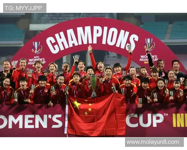 国足在亚洲杯决赛中奋勇拼搏力争荣誉展现团结精神与顽强斗志